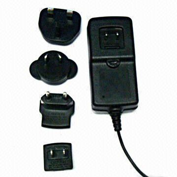 Değiştirilebilir Fişli 3V 24V 0,5A 5A Anahtarlama Adaptörü Evrensel USB Güç Adaptörü