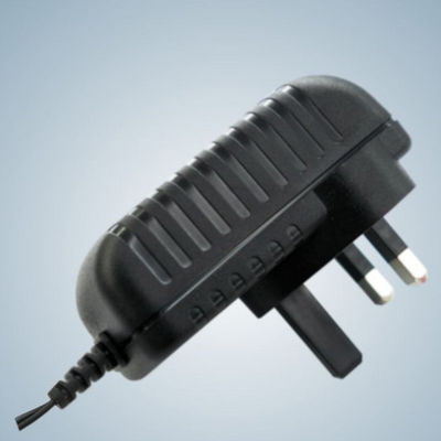 Elektronik 24 W Duvar Montaj Evrensel AC Güç Adaptörü EN60950 / EN60065 KSAS024 Serisi KTEC
