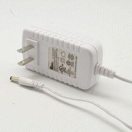 15W Evrensel AC güç adaptörü, Beyaz Renkli Seviye V Güç Kaynakları