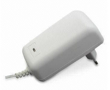 Beyaz 20W Harici AC DC Anahtarlama Güç Kaynağı 12V, Yüksek Verimlilik